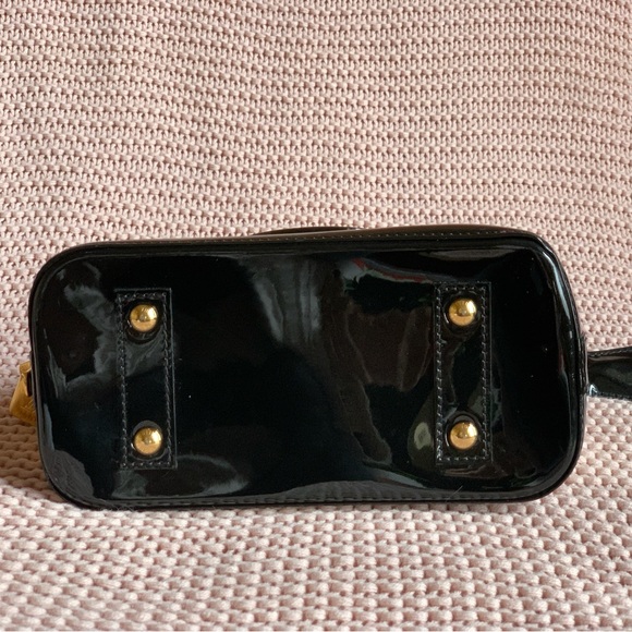 LOUIS VUITTON (COLLECTOR)
Alma "Sticker Animation" Handbag By Nicolas Ghesquière - Picture 8 of 9